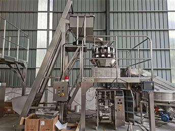 Automatic puffed food vertical packaging production line